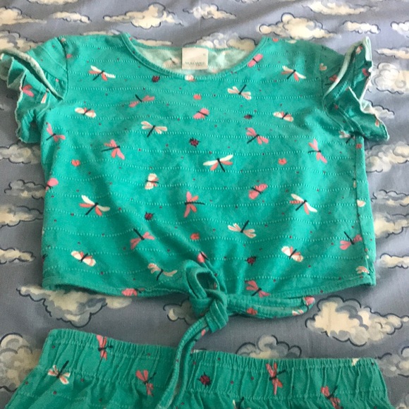 A little top and a long skirt - Picture 2 of 3